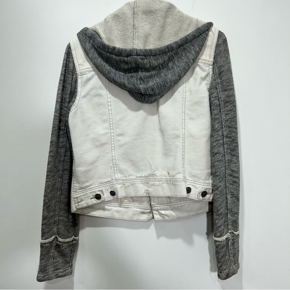 FREE PEOPLE White Distressed Denim Jacket in Women's Size Small - Picture 4 of 9